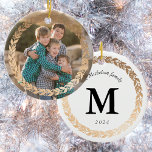 Ornamento De Cerâmica Foto elegante Dourada Garland e branco monograma<br><div class="desc">Vestir sua árvore de Natal em estilo clássico de preto, branco e ouro brilhante com uma foto de família favorita neste ornamento de porcelana personalizado, de dois lados. Personalize as costas com o seu nome familiar, monograma e o ano para criar uma manutenção de tipo "um de um" que você...</div>