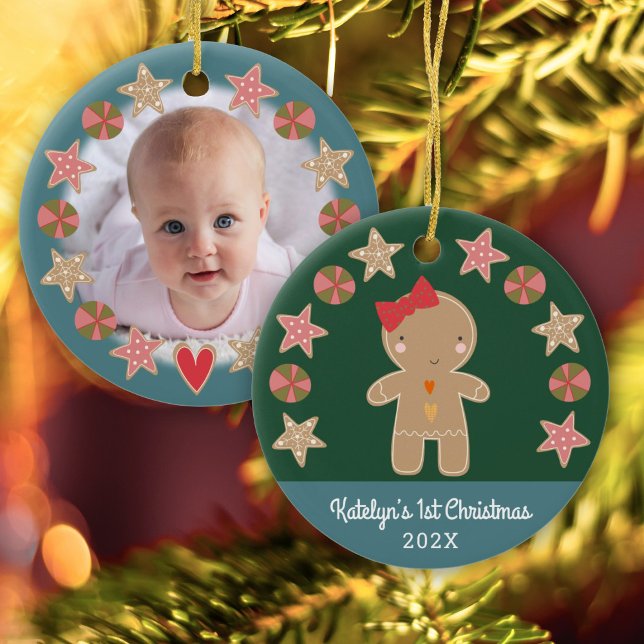 Ornamento De Cerâmica Foto Green First Christmas Gingerbird Baby Girl (Criador carregado)