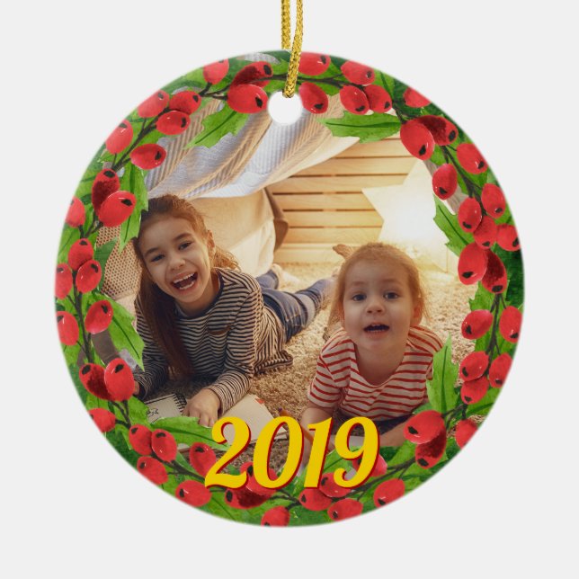 Ornamento De Cerâmica Foto personalizada de Happy Holly Berry Wreath (Frente)