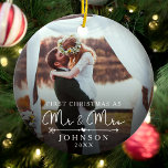Ornamento De Cerâmica Foto personalizada de Natal casada entre o Sr. e a<br><div class="desc">Comemore seu primeiro feriado como recém-casados com nosso Sr. e Sra. Primeiro Casado,  Ornamento de Foto Personalizada de Natal,  com um roteiro elegante e um design moderno. Personalize-o com a sua foto favorita para criar um belo manejo,  perfeito para comemorar o seu primeiro Natal juntos como um casal casado!</div>