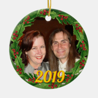 Ornamento De Cerâmica Foto personalizada de Natal Holly Wreath