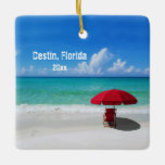 Ornamento De Cerâmica Foto personalizada Destin Beach Umbrellas<br><div class="desc">Se você viajou para Destin, Flórida, este ano, você vai querer lembrar da viagem com este único ornamento de viagem de manutenção de Natal com esta vibrante imagem fotográfica das águas azuis turquesas, praia de areia branca, e um guarda-chuva de praia vermelha e a tipografia da praia rustica. Fácil de...</div>