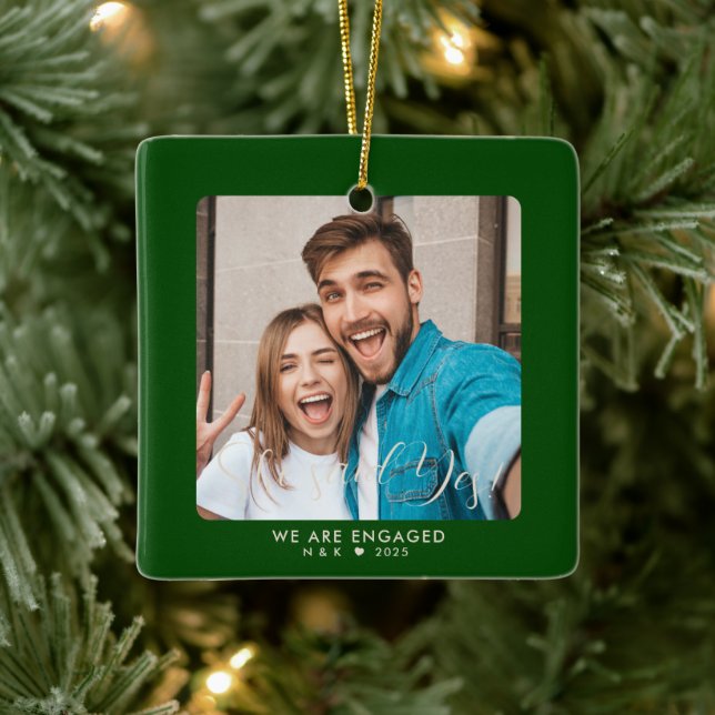 Ornamento De Cerâmica Foto personalizada do primeiro Casal de Natal (Árvore)