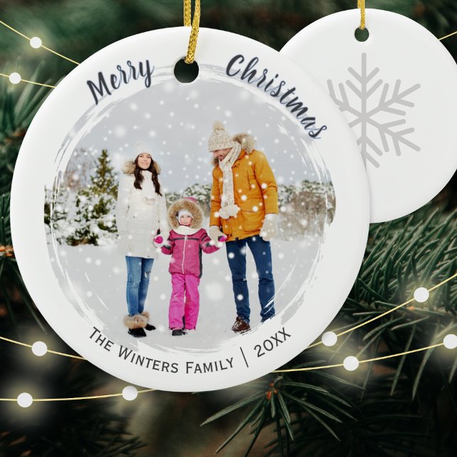 Ornamento De Cerâmica Foto personalizada e nome White Feliz Natal (A stylish Christmas tree decoration with custom photo, name(s) and year)