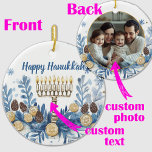 Ornamento De Cerâmica Foto personalizada e texto Hanukkah Festival de Lu<br><div class="desc">Apresentando o Ornamento Personalizado Chanucá Menorah! Este ornamento cerâmico redondo é perfeito para adicionar um toque festivo às suas comemorações de Chanucá. A frente apresenta uma linda menorah ilustrada com velas iluminadas, cercada por folhagem azul e branca, sonhos, e Estrelas de David. O texto "Feliz Chanucá" é exibido no topo...</div>