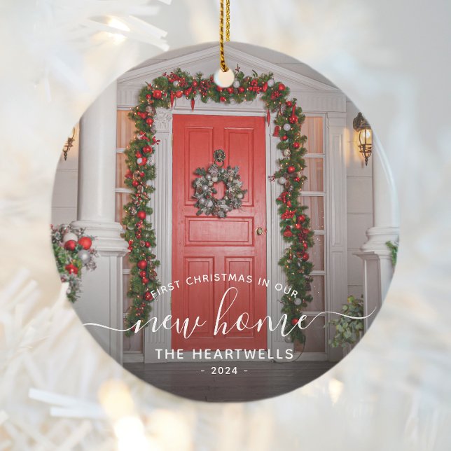 Ornamento De Cerâmica Foto Primeiro Natal Novo Script Branco Casa (Criador carregado)