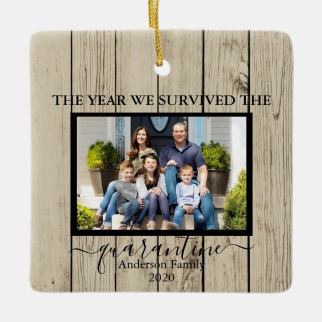 Ornamento De Cerâmica Foto Que Sobrevivemos À Madeira De Quarantine Faux (Frente)