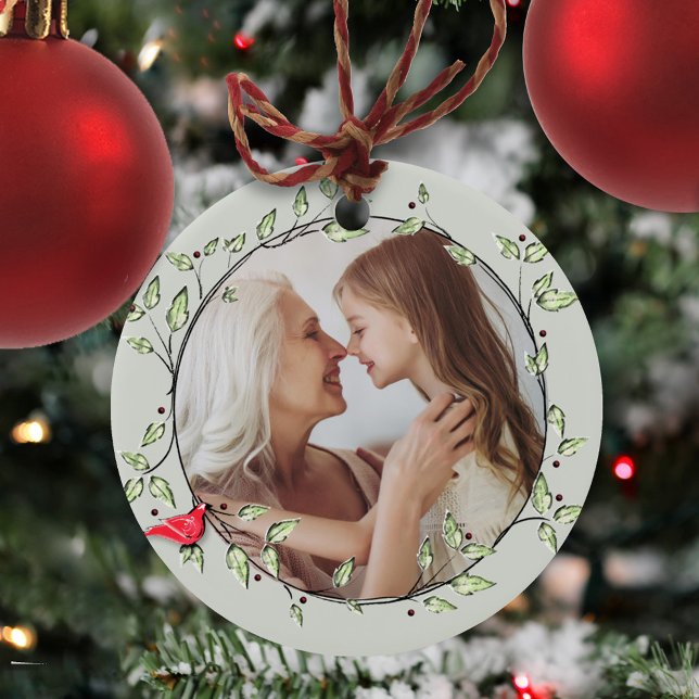 Ornamento De Cerâmica Foto Simples Red Cardinal Greenery Wreath (Simple botanical photo circle ornaments with a simple red cardinal bird wreath design. )