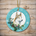 Ornamento De Cerâmica Fronteira Siberian Husky Evergreen Blue Snowflake<br><div class="desc">Na frente deste ornamento de Feriado está um retrato majestoso de um Cachorro Siberiano Husky olhando de uma tosse sagrada e verde. Amoras vermelhas e cones de pínus decoram as sprigs holly e pinheiros.A imagem é colocada em um círculo branco moldado por um padrão retrorreflector azul de floco de neve....</div>
