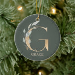 Ornamento De Cerâmica G Monograma Floral Personalizado<br><div class="desc">Florial do monograma da letra G. A letra G,  de textura castanha ouro,  acentuada com folhas compostas de cor aquosa verde,  flores e pó de ouro. Personalizado com o nome na fonte correspondente.</div>