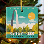 Ornamento De Cerâmica Gateway Arch National Park - Santo do Missouri Lou<br><div class="desc">Celebre sua viagem ao Gateway Arch National Park,  Gateway Arch Design com este design de pôr do sol. Esta é a excelente para pessoas que adoram caminhar,  acampar e viagem na Rua Louis,  Missouri natureza.</div>