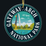 Ornamento De Cerâmica Gateway Arch National Park Santo Louis - Missouri<br><div class="desc">Celebre a sua viagem ao Gateway Arch National Park,  MO com este design de pôr do sol vintage. Esta é a excelente para pessoas que adoram caminhar,  acampar e viagem na Rua Louis,  Missouri natureza.</div>