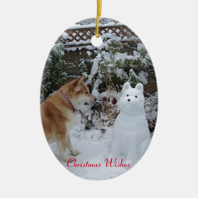 Ornamento De Cerâmica gatinha akita sentada com um cachorro-da-neve (Frente)