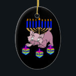 Ornamento De Cerâmica Gatinho de Hanukkah<br><div class="desc">O divertimento do gatinho feliz adorável de Hanukkah que gira dreidels na frente de um menorah judaico tradicional é perfeito para presentes de Chanukah e ideias do presente para os feriados.</div>