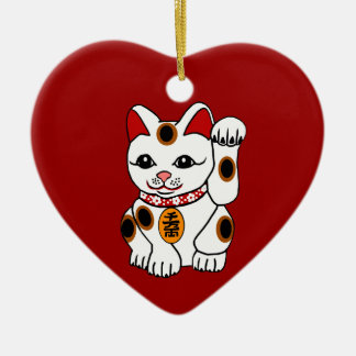 Ornamento De Cerâmica Gato de Maneki Neko no fundo vermelho