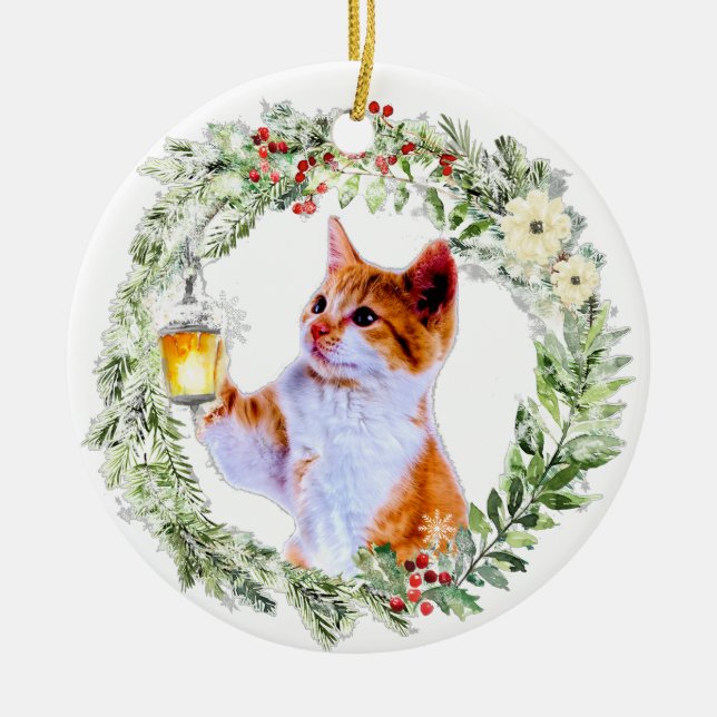 Ornamento De Cerâmica Gato de Natal em Wreath com lanterna Personalizada (Frente)