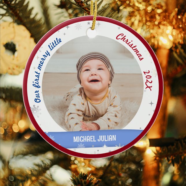 Ornamento De Cerâmica Gêmeos 2 Fotos Primeira Feliz Natal Pequeno (Cute Modern Elegant Personalized Our First Merry Little Christmas Twin Baby Boys 2 Photos Snowflakes)