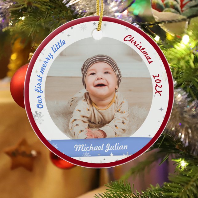 Ornamento De Cerâmica Gêmeos 2 Fotos Primeira Feliz Natal Pequeno (Modern Elegant Cute Our First Merry Little Christmas Twins Baby Boys 2 Photos Snowflakes Red Frame)
