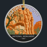 Ornamento De Cerâmica Gila Cliff Dwellings - Círculo Nacional do Monumen<br><div class="desc">Gila Cliff Dwellings vetor trabalho de arte design. O parque foi criado para proteger as habitações de Mogollon,  em Gila Wilderness,  nas nascentes do rio Gila,  no sudoeste do Novo México.</div>