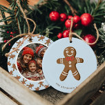 Ornamento De Cerâmica Gingerbird Man Blue Bolinhas Foto de Natal<br><div class="desc">Celebrar os feriados com este adorável ornamento de Natal com Bolinhas Azul, Homem Gingerpão. Apresentando um design de gengibre fofo com uma foto personalizável no verso, este ornamento é perfeito para adicionar um toque de charme festivo à sua árvore. Personalize-o com o seu nome de família e a sua foto...</div>