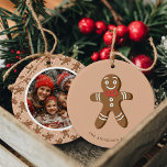 Ornamento De Cerâmica Gingercake Man Brown Bolinhas Foto de Natal<br><div class="desc">Celebrar os feriados com este adorável Homem Gingerpão Marrom Bolinhas Natal Órndio Cerâmico. Apresentando um design de gengibre fofo com uma foto personalizável no verso, este ornamento é perfeito para adicionar um toque de charme festivo à sua árvore. Personalize-o com o seu nome de família e a sua foto favorita...</div>