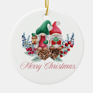 Ornamento De Cerâmica Gnomo Feliz Natal vestido para o Natal em um