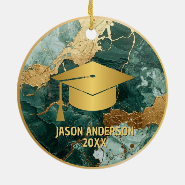 Ornamento De Cerâmica Gold and Green Custom Graduation Ornament (Traseira)