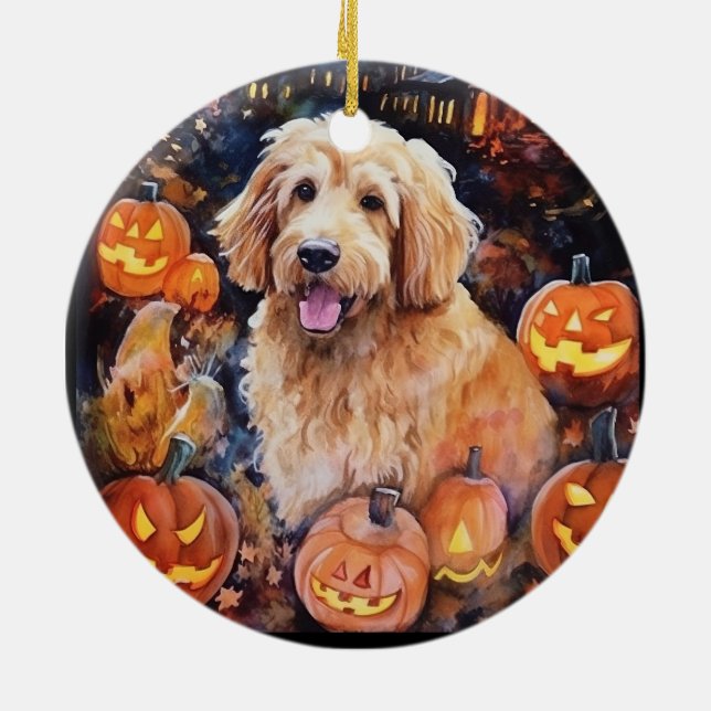 Ornamento De Cerâmica Goldendoodle do Halloween Com Pumpkins Assustado (Traseira)