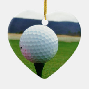 Ornamento De Cerâmica Golf Ball em um campo de golfe na montanha