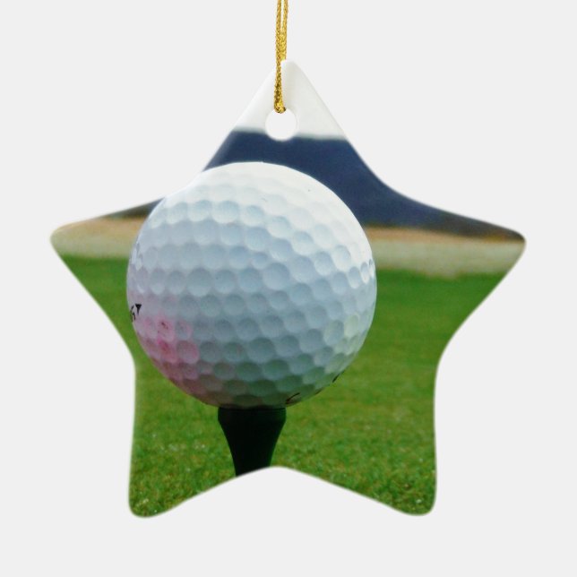 Ornamento De Cerâmica Golf Ball em um campo de golfe na montanha (Frente)