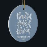 Ornamento De Cerâmica Graças Feliz, Bênção FOTO VOLTANDO A Azul Dusty<br><div class="desc">Caligrafia Grata Abençoada Ornamento - Nome da família e Ano - Blue Dusty de inverno com Foto na Parte Traseira</div>
