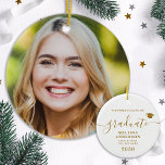 Ornamento De Cerâmica Graduação Simples de Foto Personalizada do Formand<br><div class="desc">Apresentando nosso elegante e moderno ornamento de graduação - a maneira perfeita de comemorar seu dia especial! Esta simples, porém espantosa, manutenção apresenta espaço para uma fotografia personalizada, juntamente com o seu nome e ano escolar para um toque verdadeiramente personalizado. Quer estejamos a celebrar um segundo grau, uma universidade, ou...</div>