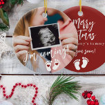 Ornamento De Cerâmica Gravidez Foto de ultrassom de Natal feliz<br><div class="desc">Engraçado moderno,  vou ver seu rápido roteiro,  pegadas e corações,  novo bebê esperando o Feliz Natal do ornamento da árvore vermelha de mamãe com sua foto personalizada de ultrassom.</div>