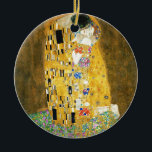 Ornamento De Cerâmica Gustavo Klimt a pintura de Nouveau da arte do<br><div class="desc">Gustavo Klimt a pintura de Nouveau da arte do vintage do beijo O beijo (no alemão: Der Kuss) foi pintado pelo pintor austríaco Gustavo Klimt do Symbolist entre 1907 e 1908, o highpoint de seu período dourado, quando pintou um número de trabalhos em um estilo dourado similar. A pintura é...</div>