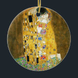 Ornamento De Cerâmica Gustavo Klimt a pintura de Nouveau da arte do<br><div class="desc">Gustavo Klimt a pintura de Nouveau da arte do vintage do beijo O beijo (no alemão: Der Kuss) foi pintado pelo pintor austríaco Gustavo Klimt do Symbolist entre 1907 e 1908, o highpoint de seu período dourado, quando pintou um número de trabalhos em um estilo dourado similar. A pintura é...</div>