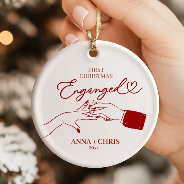 Ornamento De Cerâmica Hand Doodle First Christmas Engaged (Criador carregado)
