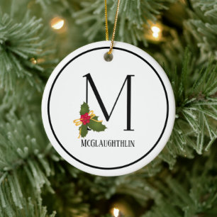 Ornamento De Cerâmica Holiday Holly Monogramas - Letra M Personalizada