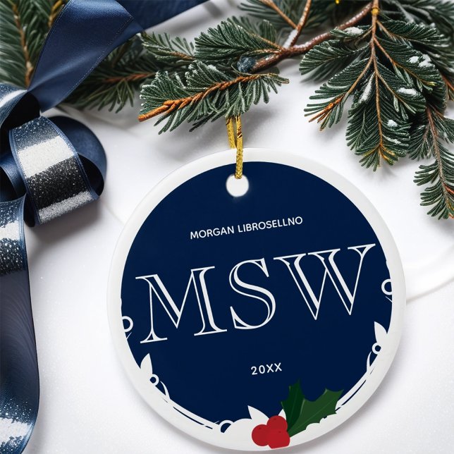 Ornamento De Cerâmica Holly Berry Blue MSW Graduação Nome Ano (Get this MSW graduation ornament for the holidays.)