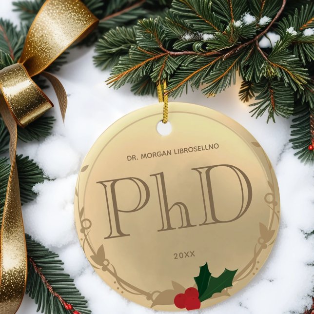 Ornamento De Cerâmica Holly Berry Dourado PhD Graduação (Gift this keepsake PhD ornament. Simply customize the name & year, then add it to your cart.)