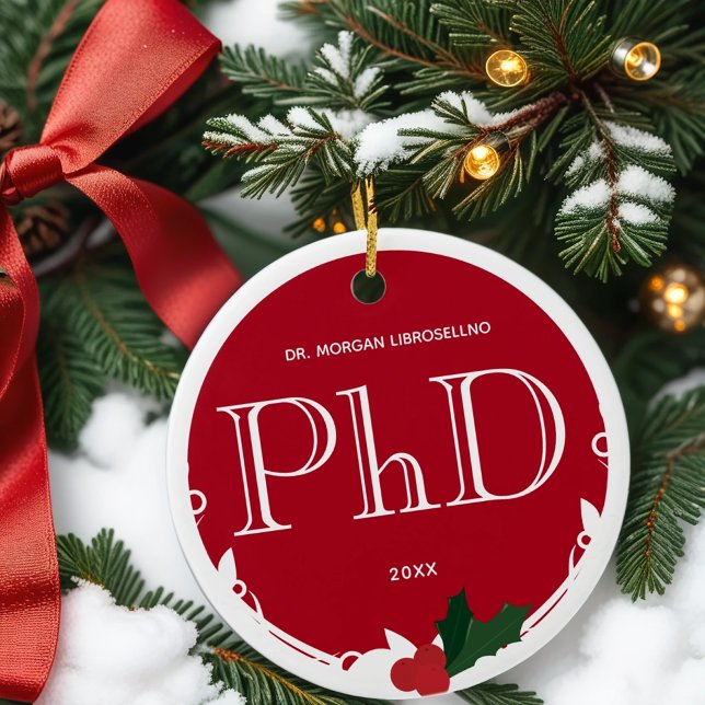 Ornamento De Cerâmica Holly Berry Red White PhD Graduação Ano (Get this keepsake ornament for your PhD graduate.)