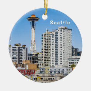 Ornamento De Cerâmica Horizonte de Seattle com Mt. Rainier sobre o porto