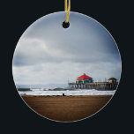 Ornamento De Cerâmica Huntington Beach Pier, CA<br><div class="desc">Uma manhã de inverno tempestuosa em Huntington Beach,  sul da Califórnia. Vista do Diner da Ruby no final do píer,  a sombra da Ilha Catalina à distância,  e ondas grandes que fazem deste um ponto de surfe popular.</div>