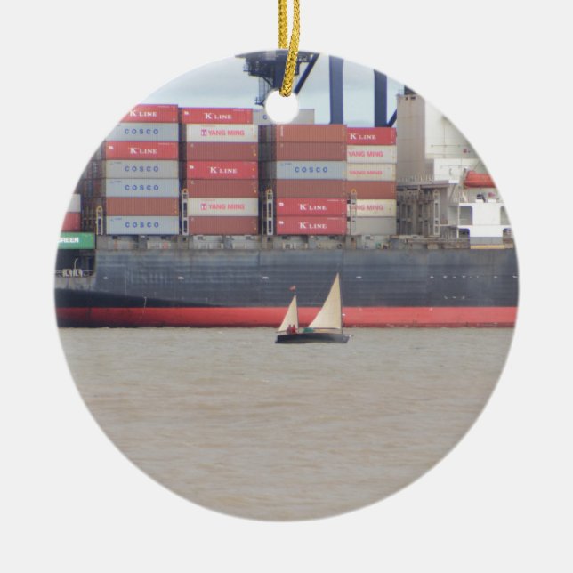 Ornamento De Cerâmica Iate minúsculo e navio de recipiente enorme (Frente)