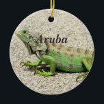 Ornamento De Cerâmica Iguana verde de Aruba<br><div class="desc">Iguana verde em Aruba.</div>