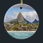 Ornamento De Cerâmica Ilhas Maurício Oceano Índico Feic En flac Beach So<br><div class="desc">Oceano Índico Maurício com praia flac En e souvenir de palmeiras para viajantes de Riviere Noire e Tamarin. Design de férias da ilha Maurícia do Oceano Índico para amantes das ilhas. Design das férias do Oceano Índico com praia e palmeiras. Souvenir para viajantes de Tamarin e Riviere Noire na ilha...</div>