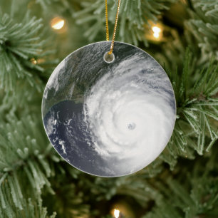 Ornamento De Cerâmica Imagem satélite de Katrina do furacão, em agosto