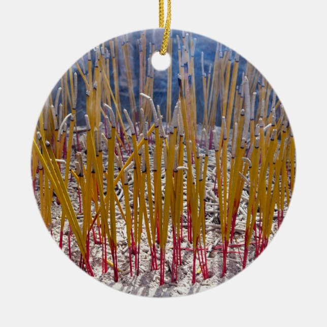 Ornamento De Cerâmica Incenso em um templo - Zhongdian, Yunnan, China (Frente)