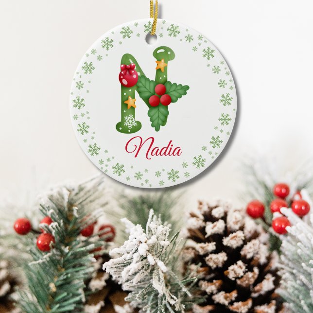 Ornamento De Cerâmica Iniciais da Família Monograma Inicial Personalizad (CUTE MONOGRAMMED CHRISTMAS ORNAMENT)