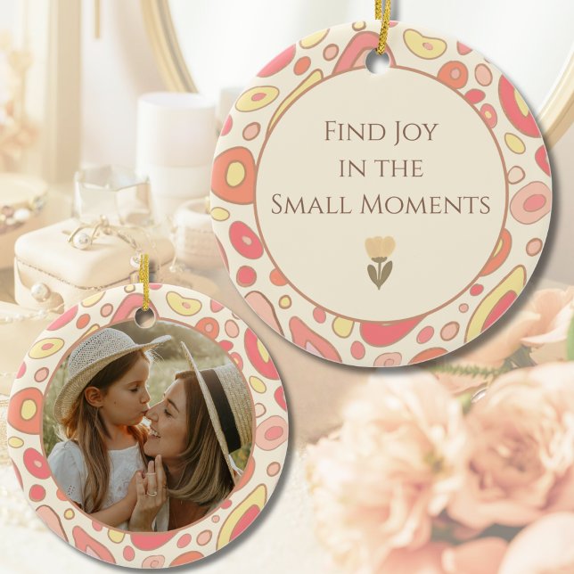 Ornamento De Cerâmica Inspirational Ornament with Custom Photo (Find Joy in the Small Moments Ornament | Custom Photo Keepsake for Mom or Birthday)
