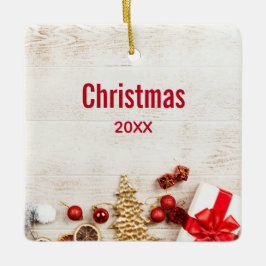 Ornamento De Cerâmica Itens de Natal em um Conselho Russo de Madeira